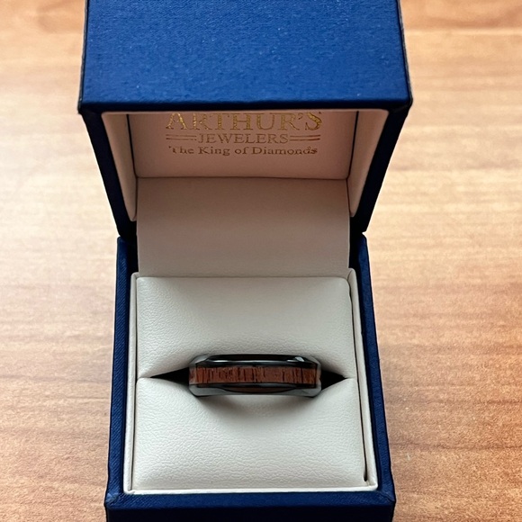 Men’s Lashbrook Wedding Band Size 9